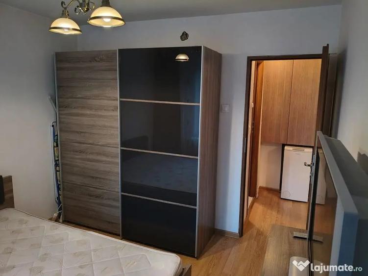 Apartament cu 3 camere decomandat în Lacul Tei