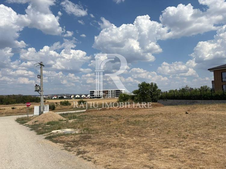 Teren Construcții intravilan de 980 mp, în Vest
