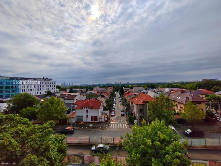 Apartament cu 3 camere semidecomandat, mobilat în Tineretului