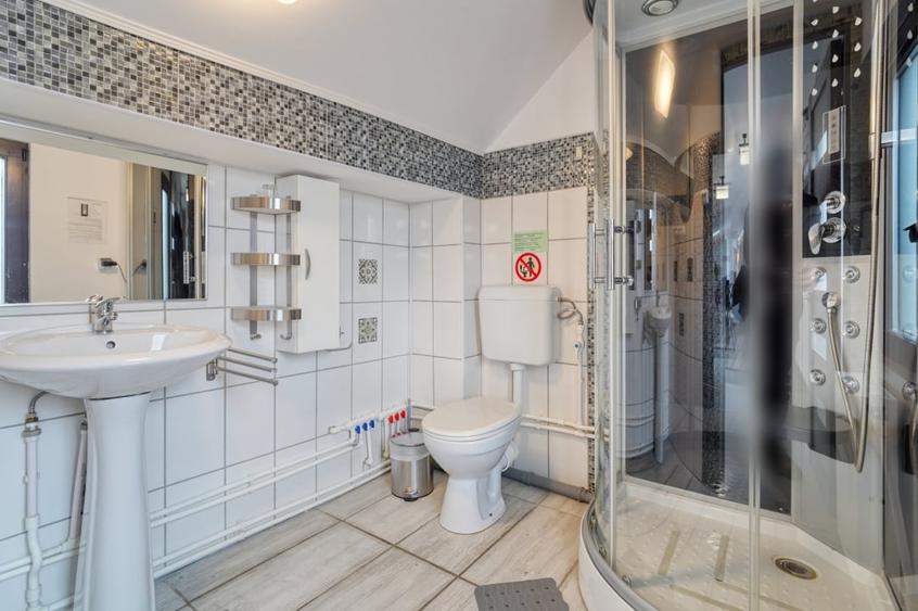 Casă individuală cu 5 camere cu Canalizare în Râșnov