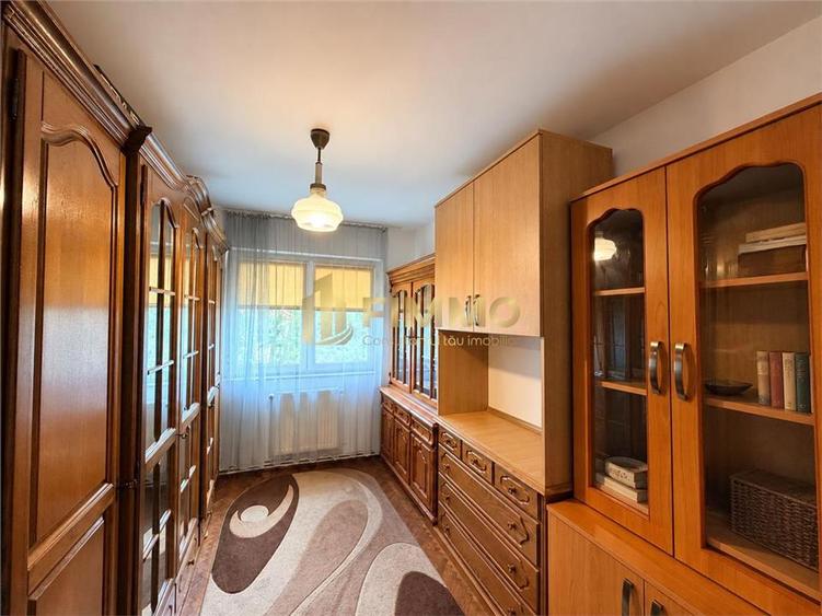 Apartament cu 4 camere decomandat în Central