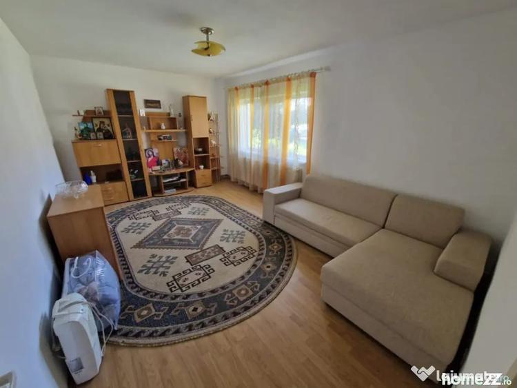 Apartament cu 3 camere decomandat în Hotvon
