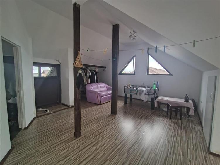 Casă individuală cu 5 camere cu Teren 1600 Mp în Moara
