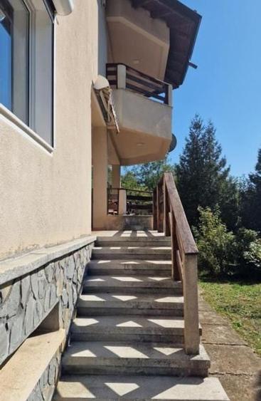 Casă cu 5 camere cu Teren 2043 Mp în Provița de Jos