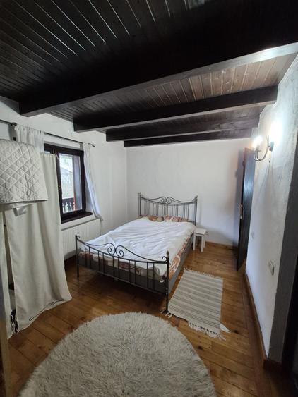 Casă cu 4 camere cu Teren 1600 Mp în Central