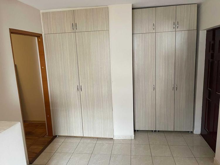 Apartament cu 3 camere decomandat în Exterior Vest