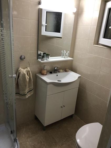 Casă cu 3 camere semidecomandat în Central