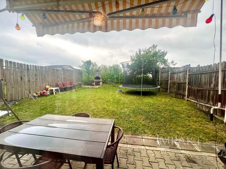 Duplex cu 3 camere cu Canalizare în Bună Ziua