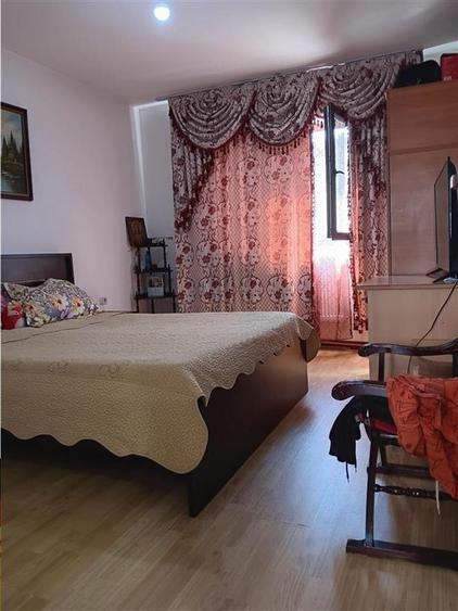 Casă cu 8 camere cu Canalizare în Lunca Cetățuii