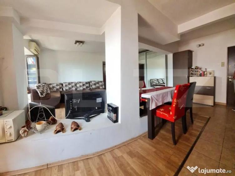 Apartament cu 3 Camere Spa?ios ?i Luminos de Vanzare Z - 4