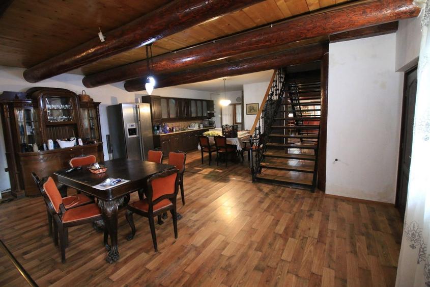 Vila cu 6 camere + 2 case + bazin inot+ 5.934 mp teren  com. Chichis - 4