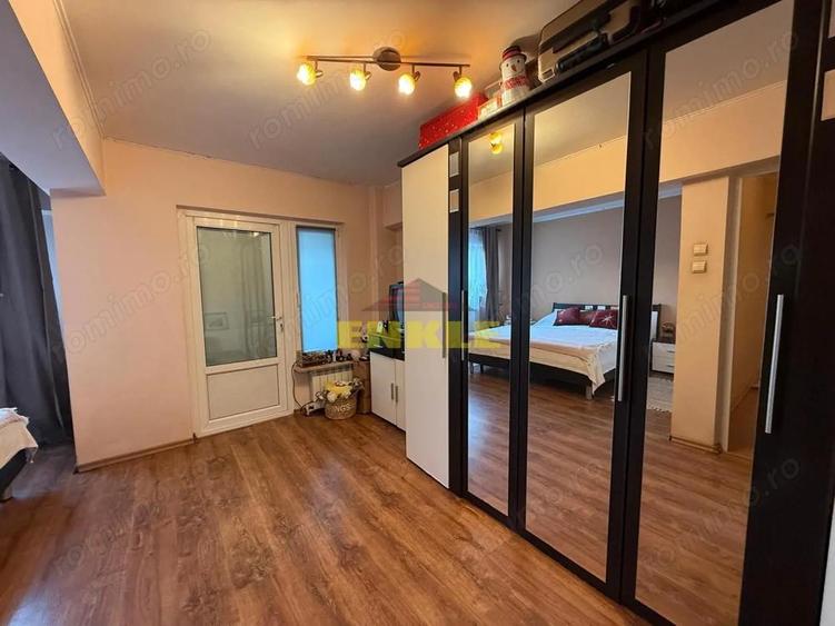 De vanzare / Inchiriere Apartament 3 camere decomandat - 5