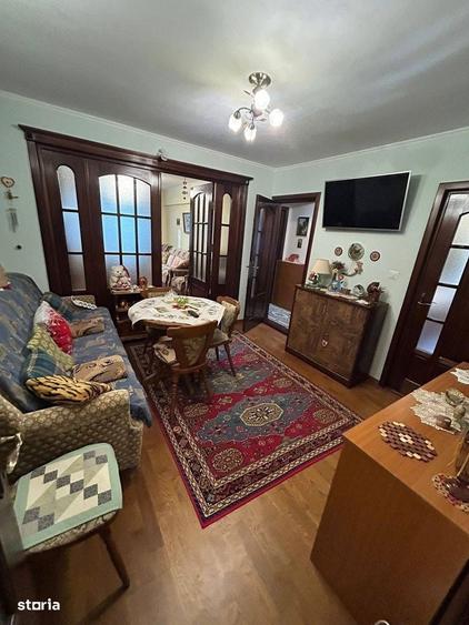 De vanzare apartament cu 3 camere,balcon,debara, renovat - 2