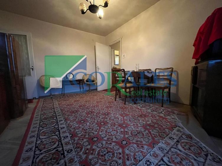 3 camere - vedere pe 2 parti. LIFT! - 3