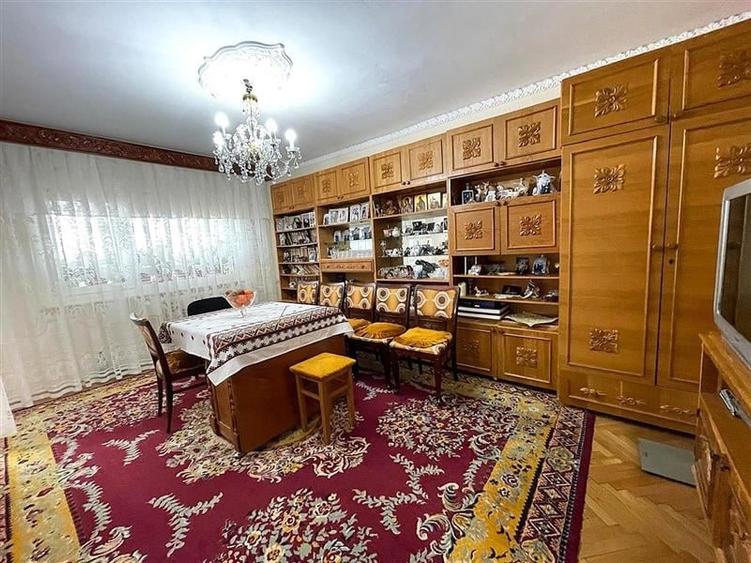Apartament 4 camere zona Victoriei Tulcea - 1