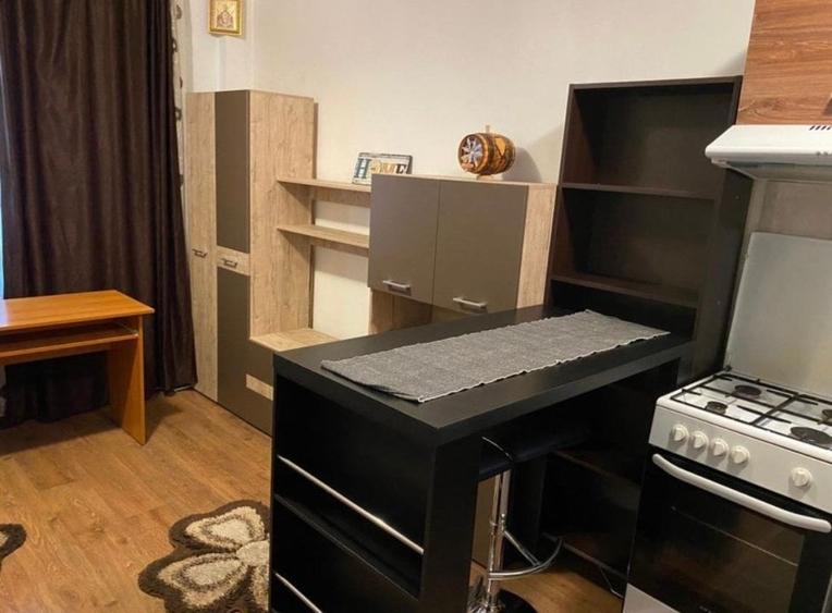 Garsoniera, etaj 1/4, zona Canta - 2