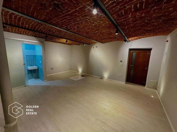 Oportunitate!Spatiu comercial 3 camere+apartament 2 camere la etaj,zona centrala - 2