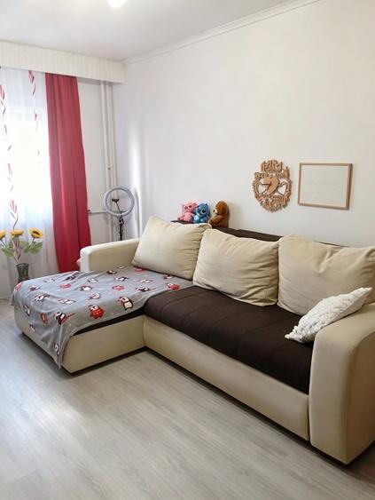Apartament decomandat , mobilat și utilat .  - 6