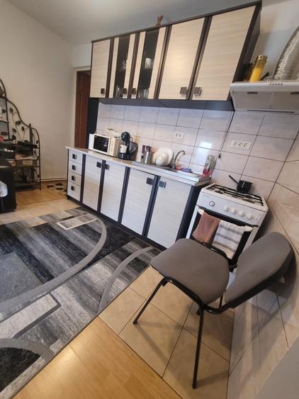 Valu lui Traian -casa 3 camere cu teren 300 mp -gaze la poarta -79900 Euro neg - 12