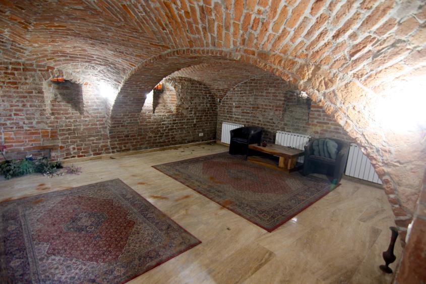 Proprietate renovata, ideala Apart-Hotel, Clinica, Birouri, curte generoasa. - 19