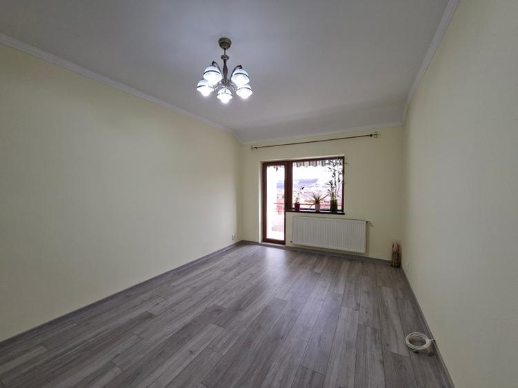 Apartament de vanzare - 4