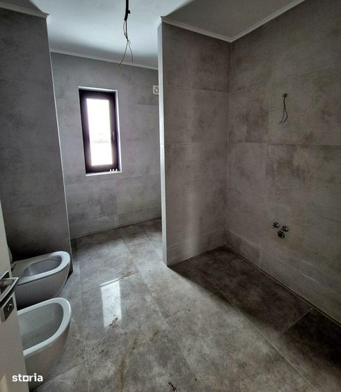 Casă cu 4 camere cu Garaj în Sânpetru