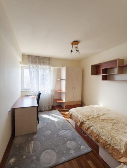 Apartament cu 4 camere decomandat în Central