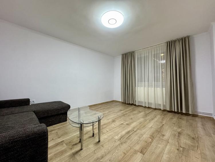 Apartament cu 3 camere decomandat, mobilat în Central