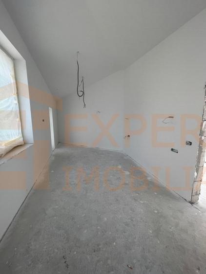 DUPLEX P+1, situat in zona DACIA - 12