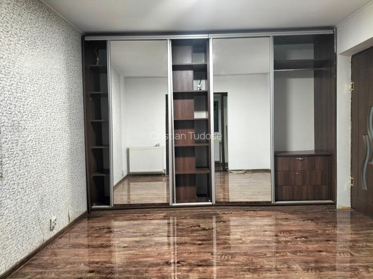 Vând apartament 55 mp-parter, cu balcon Vând apartament 55 mp-parter, cu balcon