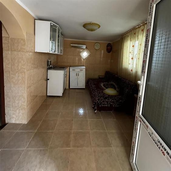 CASUTA MODESTA CAMPINEANCA - 8