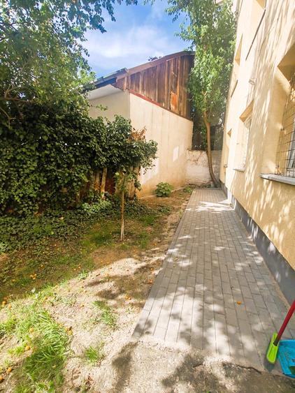 Ap 2 cam decom, mobilat clasic si utilat, curte cu spatiu verde, zona str. Horea - 13