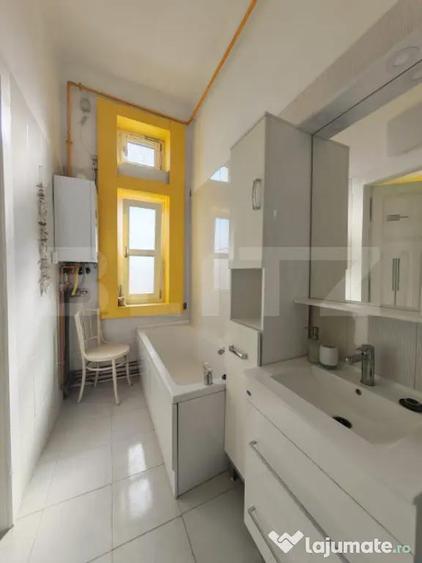 Cladire istorica, apartament 2 dormitoare, decomandat, zona - 7