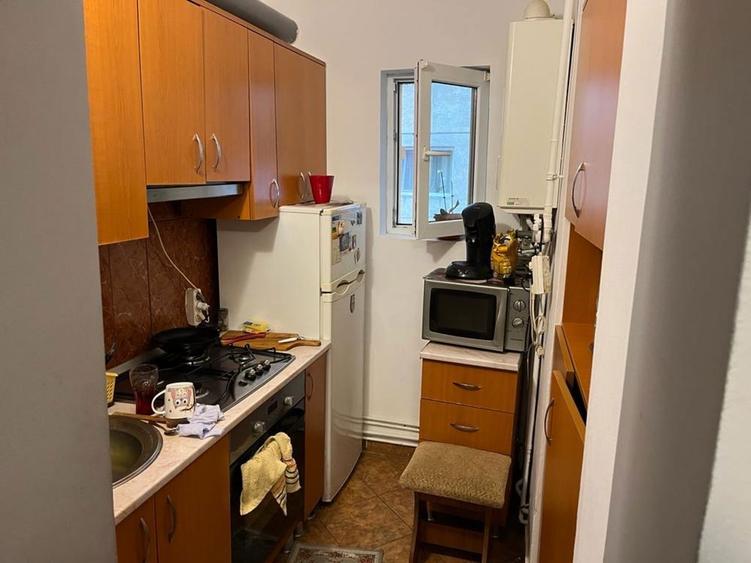 Inchiriez garsoniera - 2