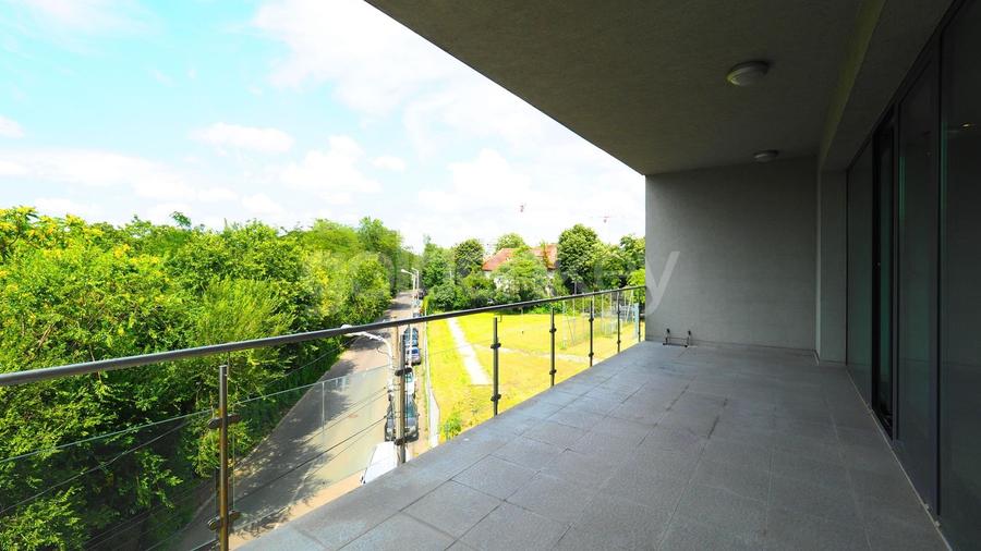 Apartament spatios, luminos, modern cu 4 camere, zona linistita - 1