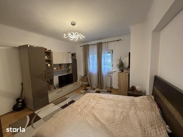 Apartament cu 3 camere semidecomandat în Gara de Nord