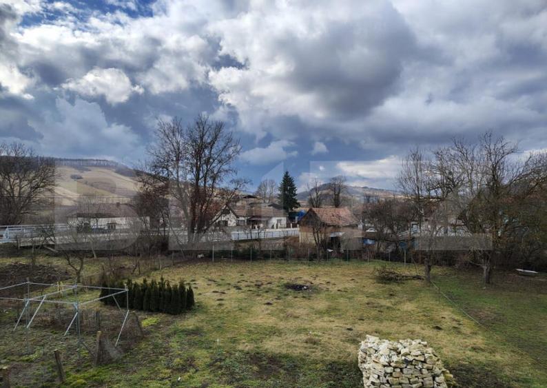 Casa ?araneasca cu 180 mp utili ?i teren de 1360 mp, A - 16