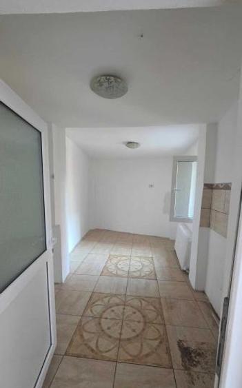 Apartament 4 camere de vanzare Piata Ovidiu - 2