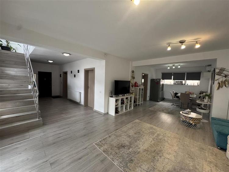 VANZARE VILA GHIDICENI MOBILATA UTILATA GATA DE MUTARE - DORMITOR PARTER - 1