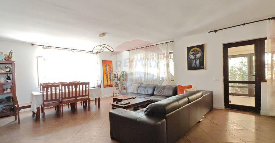 Casa / Vila cu 5 camere de vanzare in zona Pipera