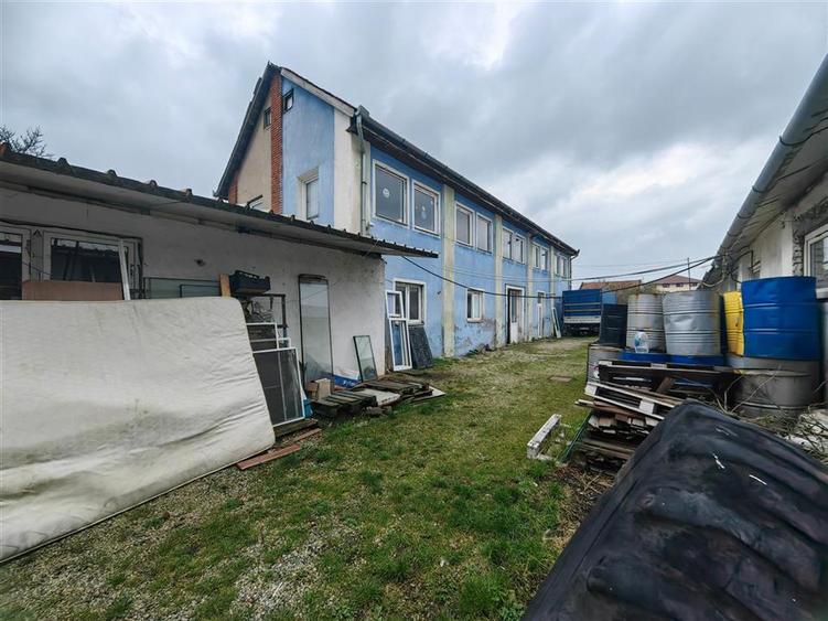 Hala de 300 mp - central - in zona Parneava - 1