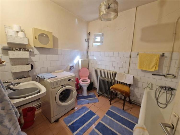 Ramnicu Valcea - Biblioteca Judeteana - casa - 3 camere - curte comuna - 9