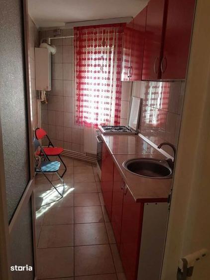 Inchiriez apartament doua camere Viziru 1 - 2