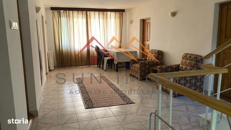 Vila de vanzare, teren 3100 mp, 7 camere, 6 grupuri sanitare, 3 CT, an - 19