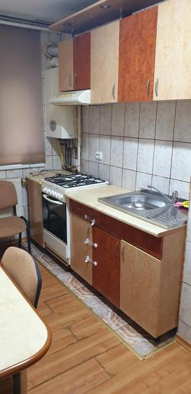 Vand apartament cu 2 camere cu gradina, Hunedoara, micro 4, parter. Pret 36500 EUR neg - 1