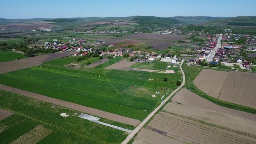 Teren intravilan 1.400 mp, imprejmuit integral - Livada, comuna Iclod - 14