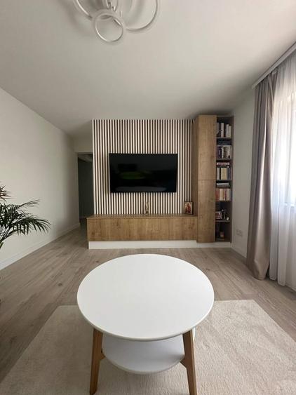 Apartament cu 3 camere decomandat, mobilat în Independenței
