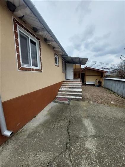 Casa de vanzare cu gradina aproape de Onesti - 6