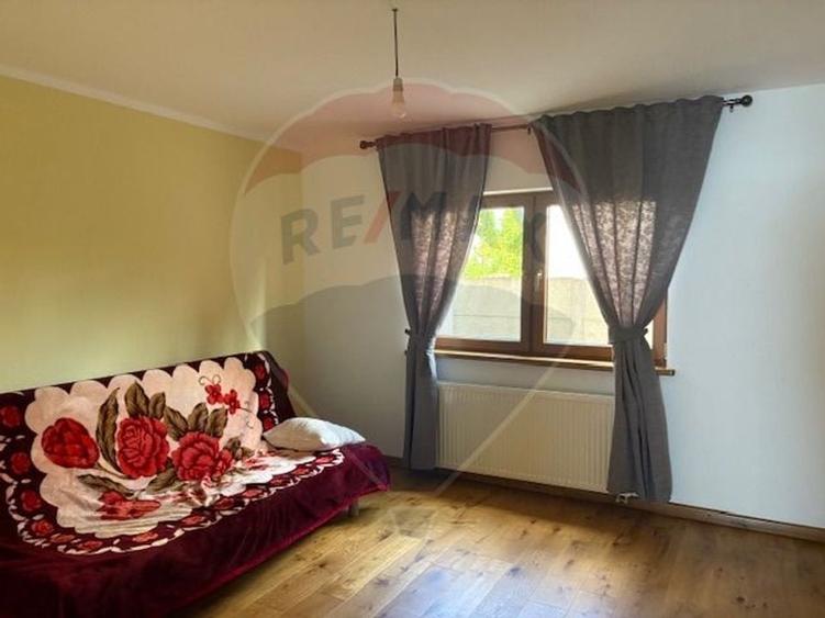 Casă individuală cu 5 camere cu Teren 646 Mp în Ocna Șugatag
