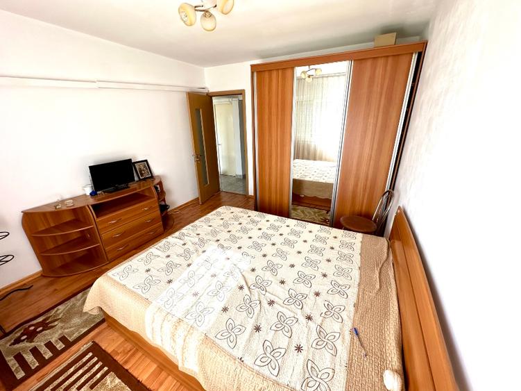 Apartament cu 3 camere decomandat în 1 Mai